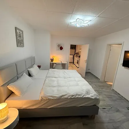 Апартаменты Apartmenthaus Doebeln Zentrum 01 *