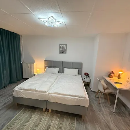 Apartmenthaus Doebeln Zentrum 01 Дёбельн