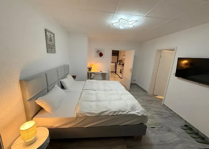 Апартаменты Apartmenthaus Doebeln Zentrum 01 *